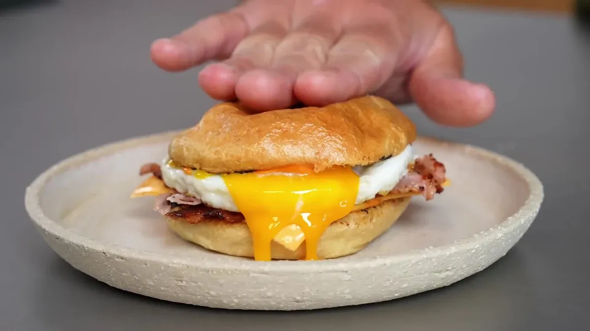Bacon egg and cheese bun maison
