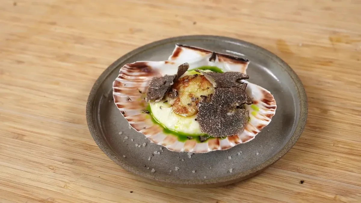Saint-Jacques, crème de topinambour et truffe