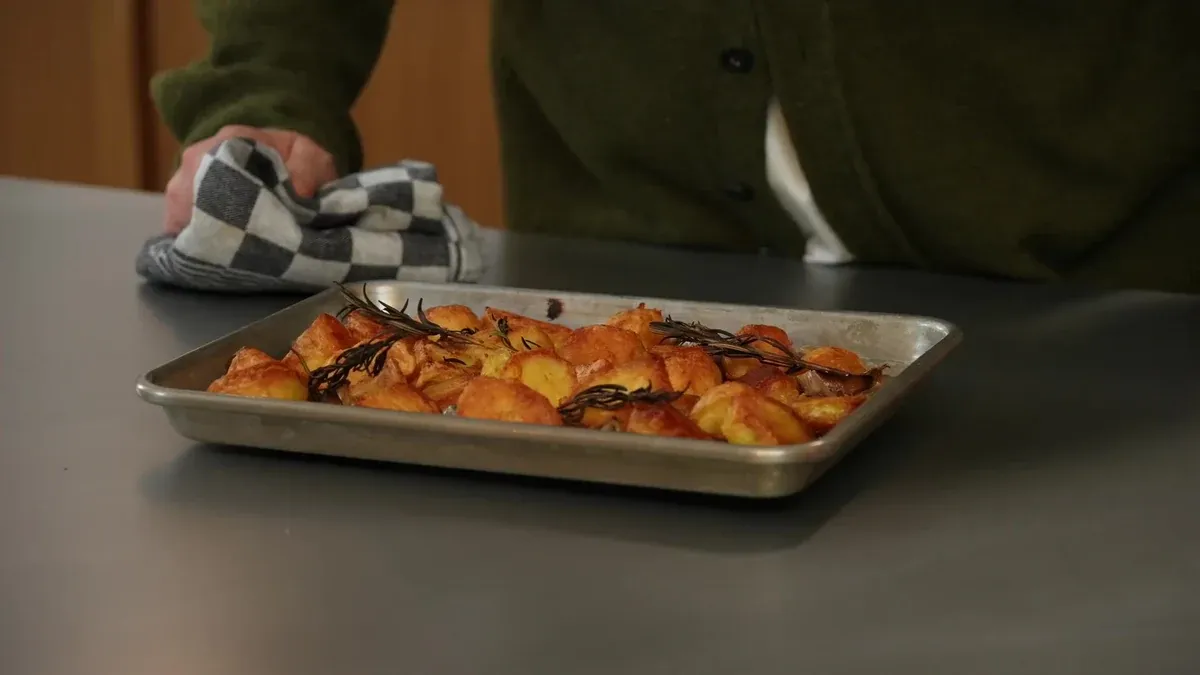 Pommes de terre rôties au four, ail et romarin