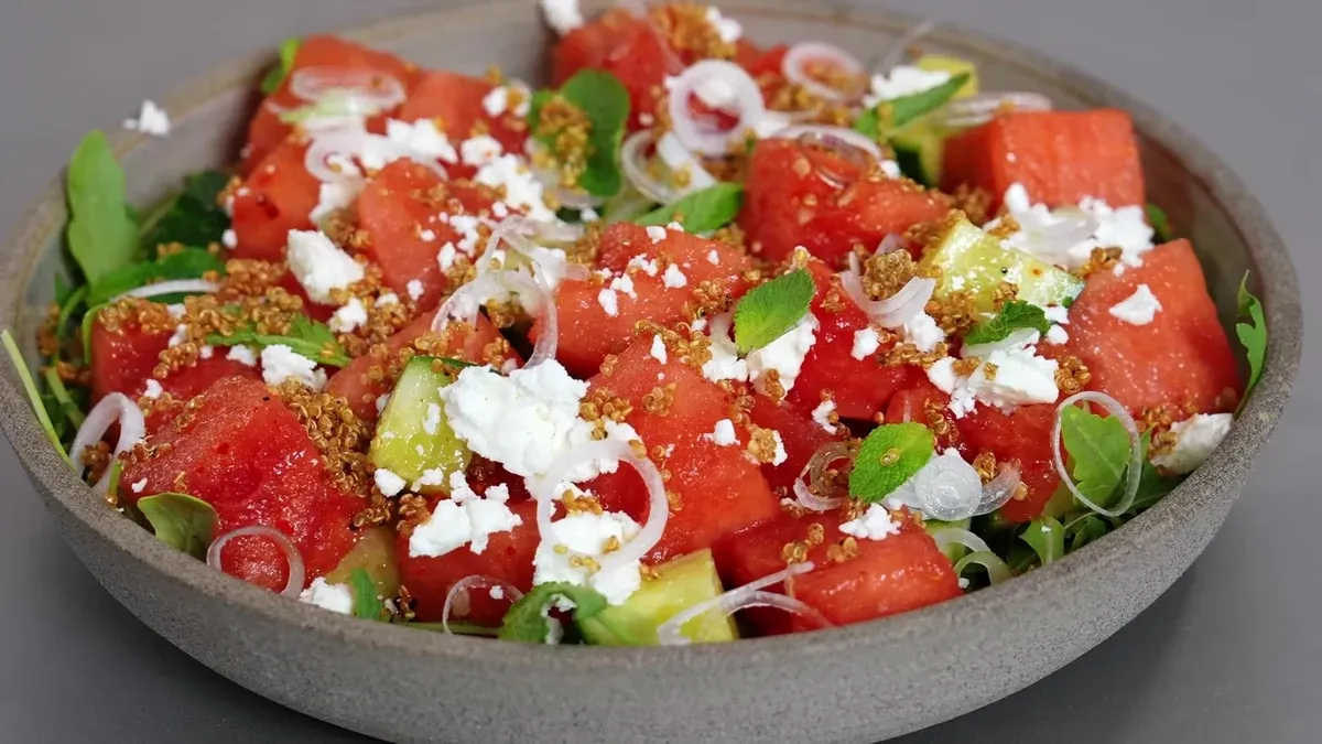 Salade pastèque, feta et quinoa croustillant