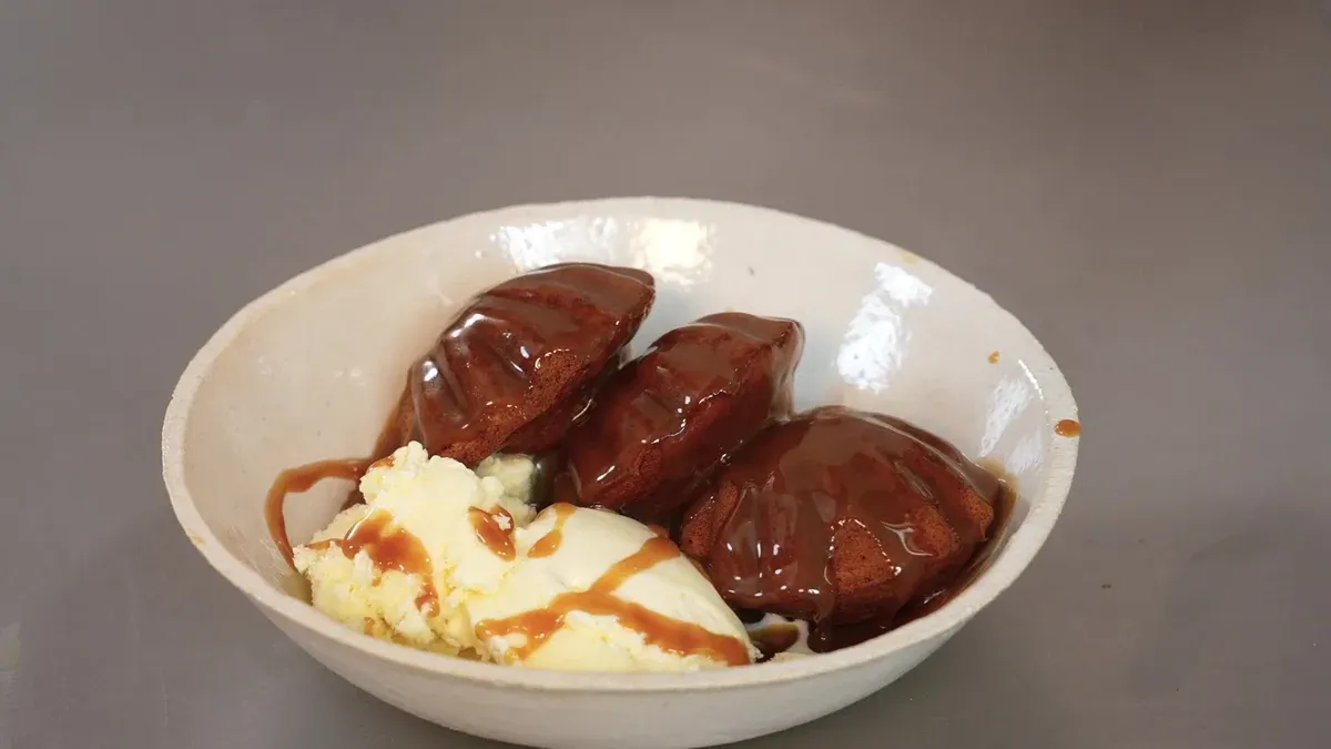 Madeleine sticky toffee pudding et sa sauce caramel