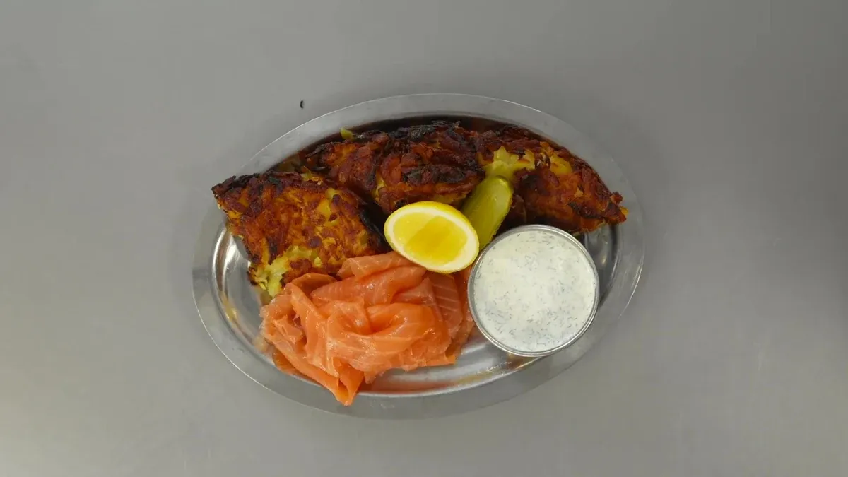 Rösti suisse, crème citronnée, aneth et truite fumée