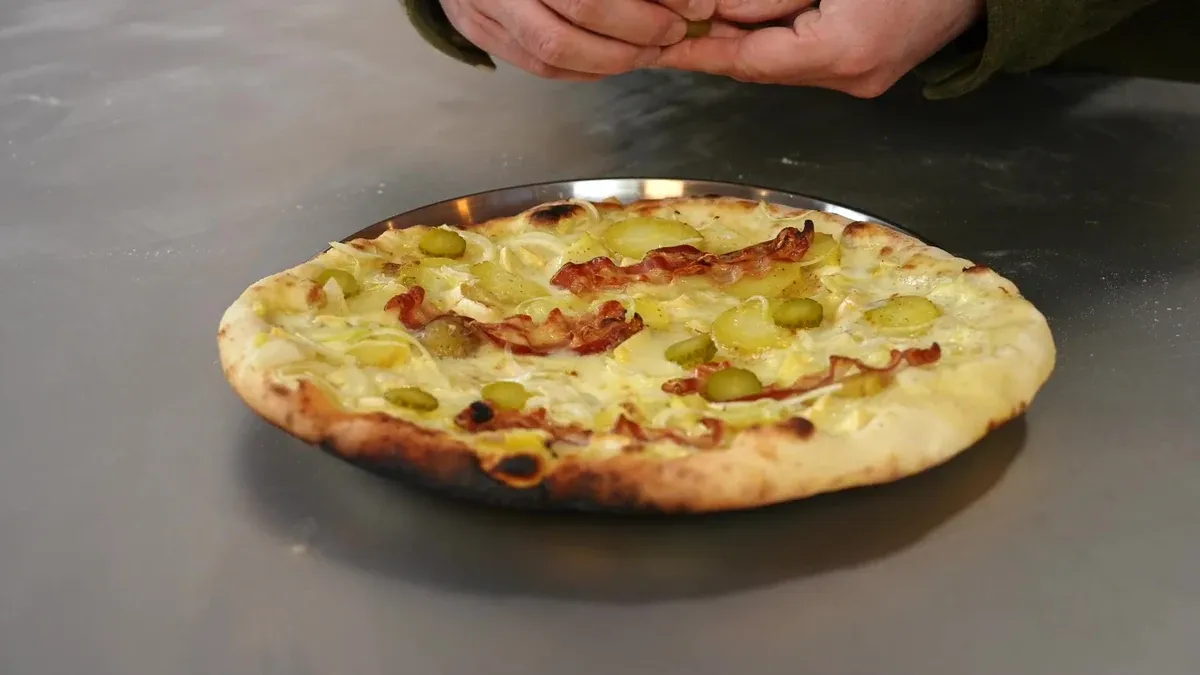 Pizza tartiflette, reblochon et pancetta