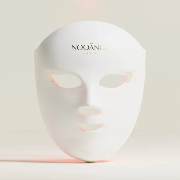 Le masque LED Elite X600 de Nooance en silicone souple avec sa télécommande