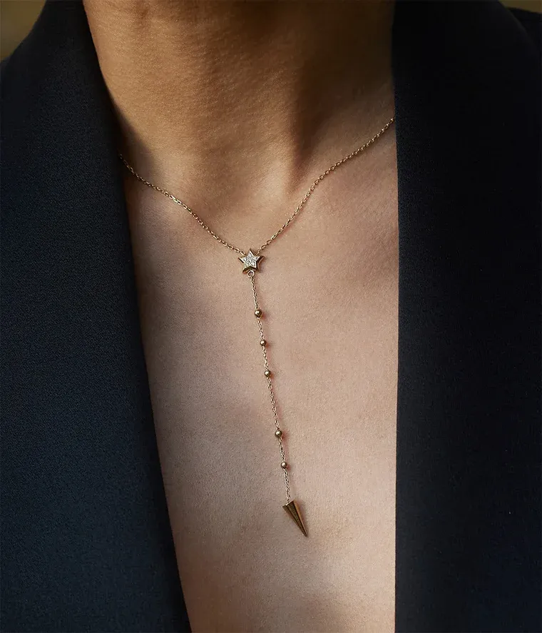 Collier Zag Bijoux en acier inoxydable doré à l'or fin porté au quotidien