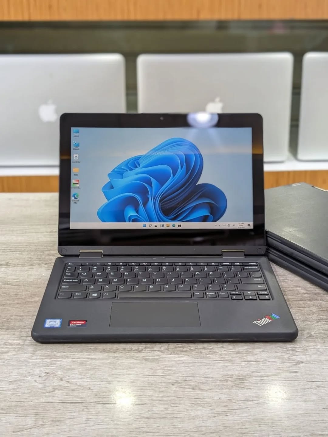 Lenovo Yoga 11e 7th Gen | Intel Core i5 | 8GB RAM | 256GB SSD | Touchscreen | 360° Convertible