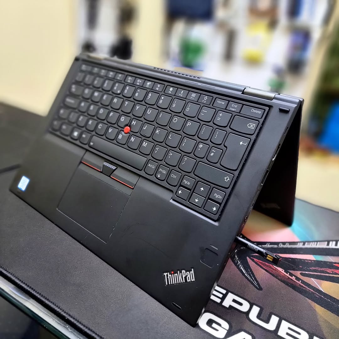 Lenovo ThinkPad Yoga X380 – Intel Core i5 | 8GB RAM | 256GB SSD | Touchscreen | 360° Convertible