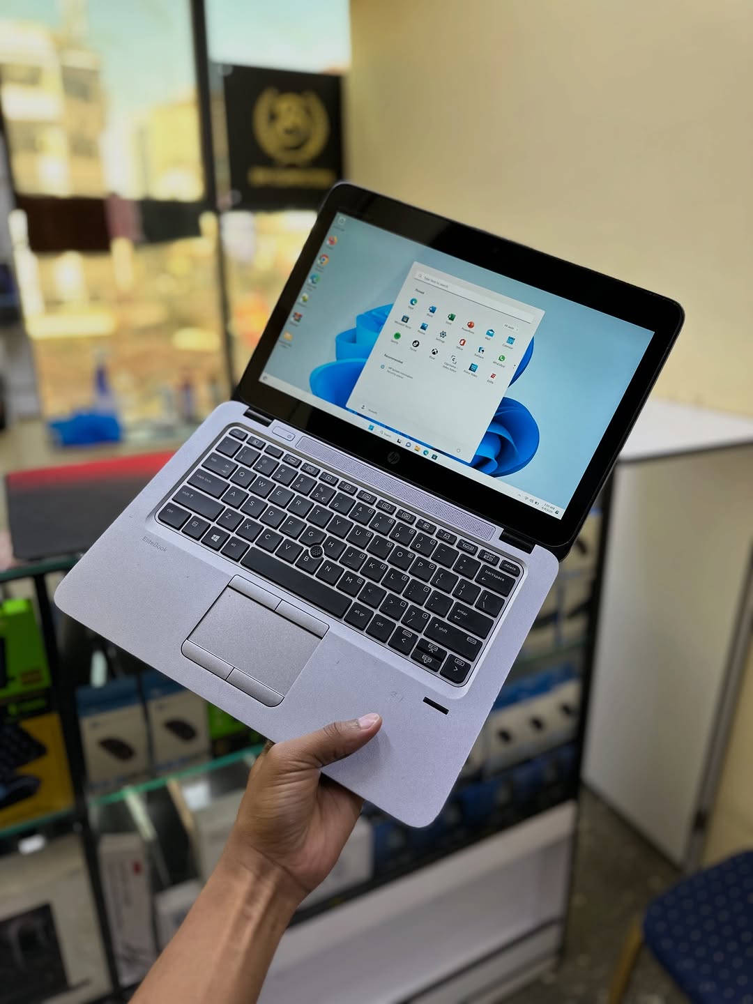 HP EliteBook 820 G3 Intel Core i5 | 8GB RAM | 256GB SSD | Non-Touch