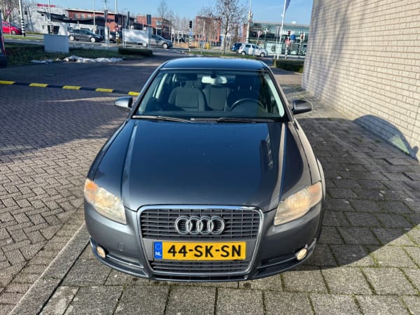 Audi A4 new Apk 2027 feb. (Rijdbare schade)