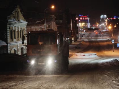 ​Редкий и опасный вид обледенения: на дорогах в Перми сформировался тонкий слой льда