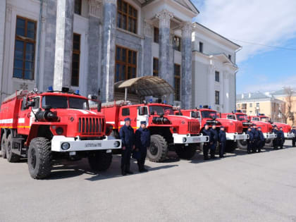 Дмитрий Махонин вручил пожарным службам Прикамья ключи от пяти новых автоцистерн