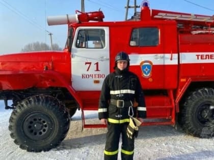 В Пелыме пожарный без снаряжения бросился в огонь и спас человека