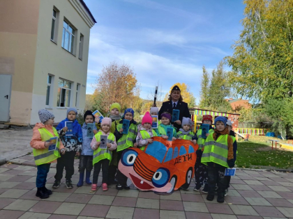 Безопасный шагающий автобус