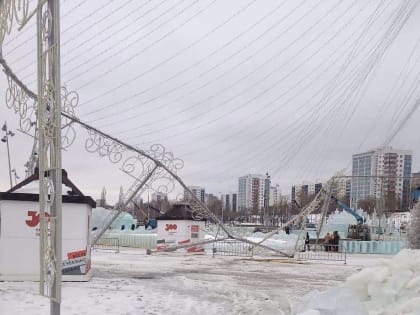 В Перми сломали световой купол на главной городской елке