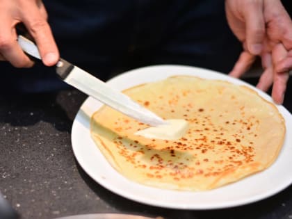 Эксперты назвали зарплату специалистов по жарке блинов в Пермском крае