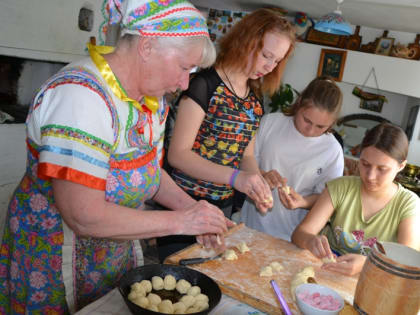 В Кунгуре подростки стали участниками «Посиделок у русской печки»