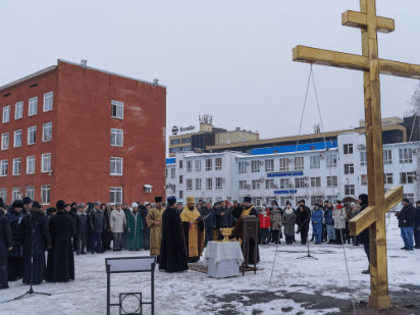 Состоялось освящение креста на месте будущего храма-часовни в кампусе ПГНИУ