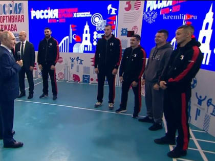 Владимир Путин в Перми встретился с боксерами перед началом турнира Ural FC 4