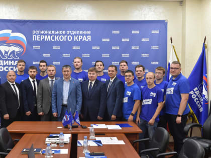 Дмитрий Махонин встретился с волонтерами партии «Единая Россия», вернувшимися из Северодонецка