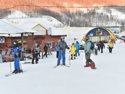 Из-за скачка напряжения на горнолыжном курорте в Прикамье остановился подъемник