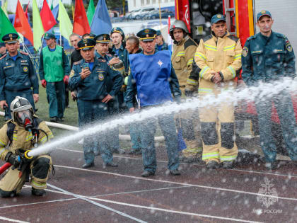 В МЧС России определены лучшие начальник караула и пожарный