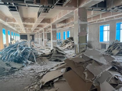 В бывшем здании ВКИУ начался частичный демонтаж внутренних конструкций