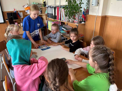 Молодогвардейцы Мотовилихи провели урок ко Дню государственного флага для детей 1-4 классов