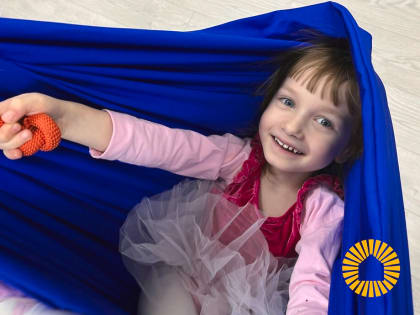 Реабилитация для детей с особенностями в развитии: в Перми открывают запись на бесплатные занятия йоги в гамаках для ребят от 4-х лет с инвалидностью