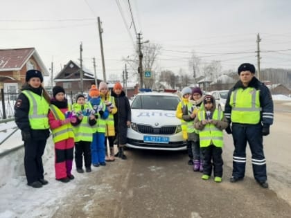 Сотрудники Госавтоинспекции Кунгура провели акцию, посвященную Дню Защитника Отечества