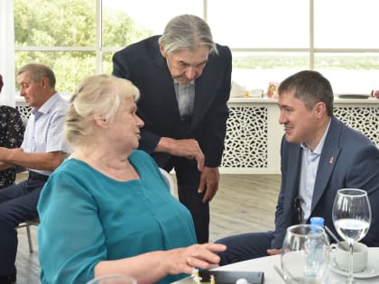 Губернатор вручил супругам из Прикамья награды за сохранение семейных ценностей и достойное воспитание детей