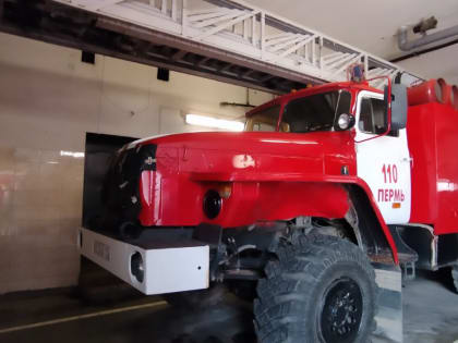 Пермские огнеборцы спасли на пожаре мужчину