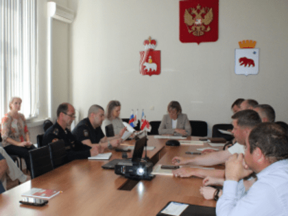 В администрации Кудымкарского округа состоялось очередное совещание с руководителями учреждений краевого и федерального подчинения, начальниками структурных подразделений администр