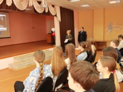В Кудымкаре полицейские и общественники рассказали школьникам о героических поступках правоохранителей.