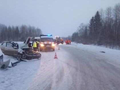 На автодороге «Полазна – Чусовой» фронтальный погрузчик столкнулся с иномаркой
