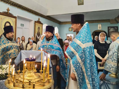 В губахинском храме Владимирской иконы Божией Матери отметили престольный праздник