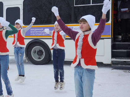 Автоклуб привёз праздник в Романята и Дедушкино
