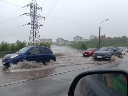 В Перми после сильного ливня затопило Чкаловскую дамбу