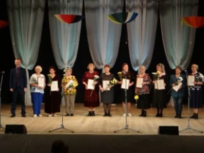 С любовью и поклоном. В Кудымкарском муниципальном округе поздравили представителей старшего поколения с Днем мудрости, добра и уважения