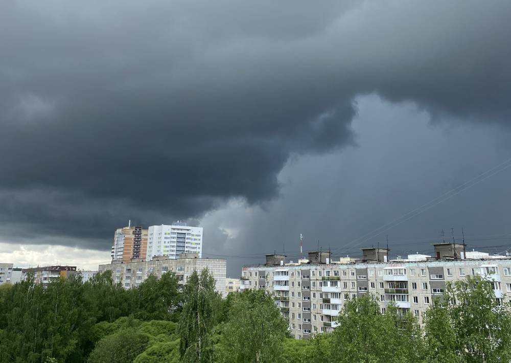 Погода осадков пермь. Дождь в Перми. Град в Перми сегодня. Большой град в Перми. Дождь в Перми фото.