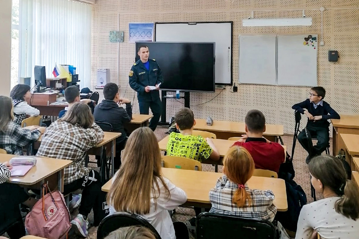 Новости березников. Школьники на уроке. Всероссийский урок безопасности. Всероссийский урок безопасности 2022. Безопасность в школе.