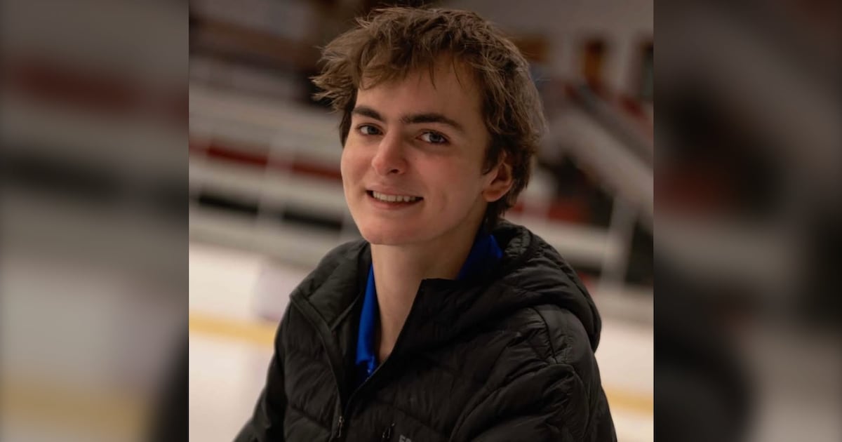 Burnaby Hockey Player Overcomes Paralysis to Graduate High School