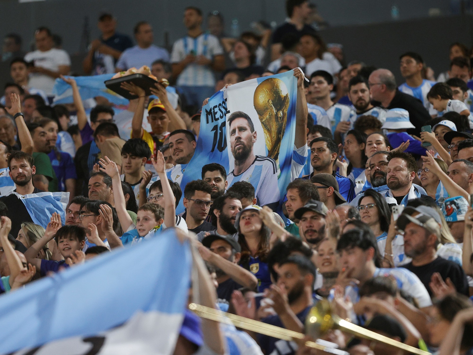 Una escritora reflexiona sobre sentirse ajena a la pasión futbolera durante el Mundial