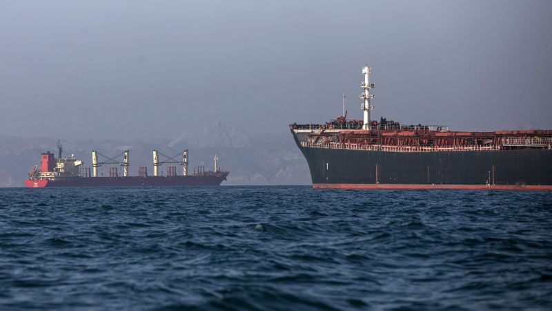 US-Iran Tensions Continue as Peace Talks Stall and Military Stays on Alert