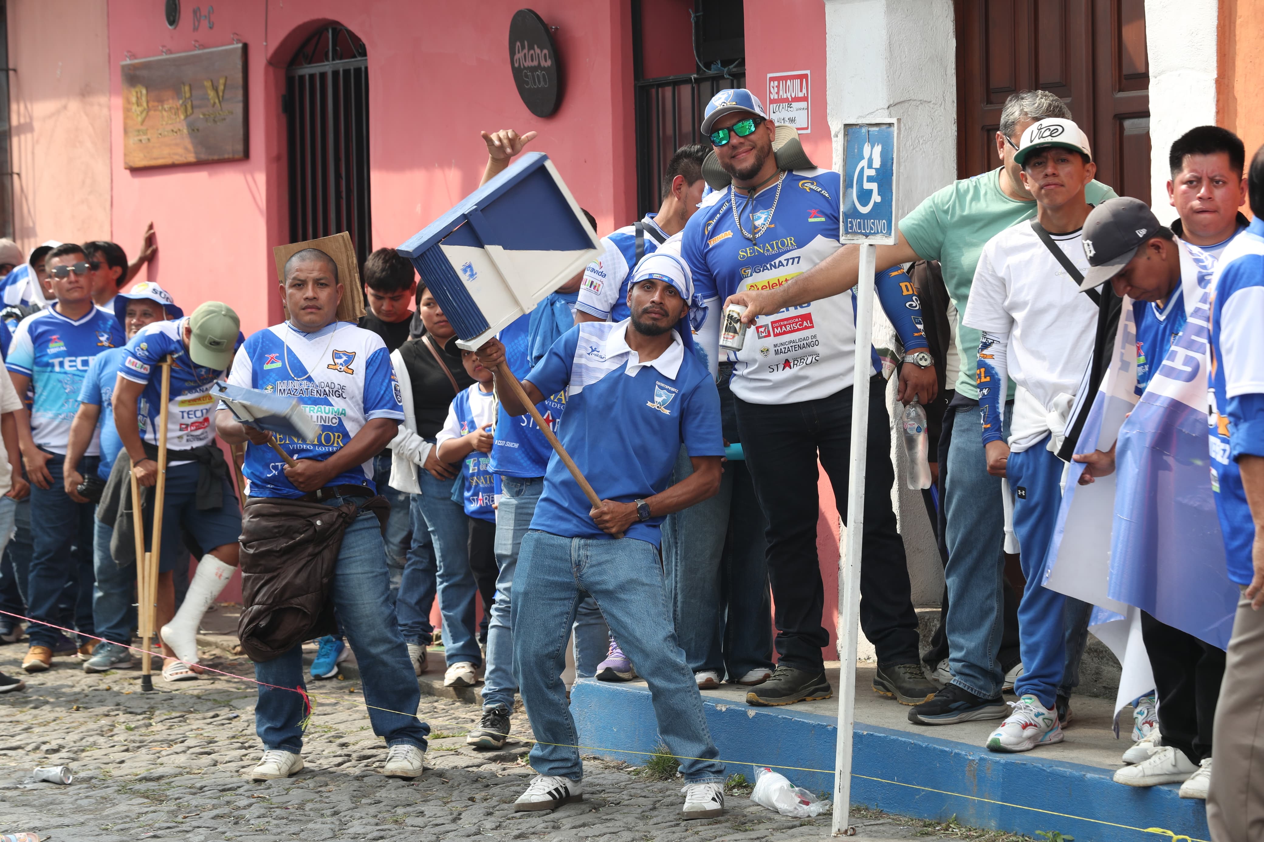 Antigua se llena de aficionados antes del partido decisivo de ascenso entre Nueva Santa Rosa y Suchitepéquez