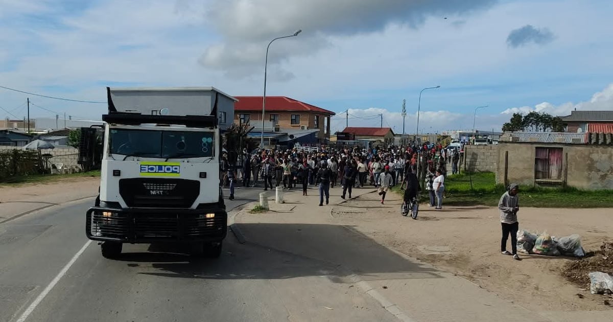 Two fatalities reported during violent protests in Mossel Bay, Western Cape