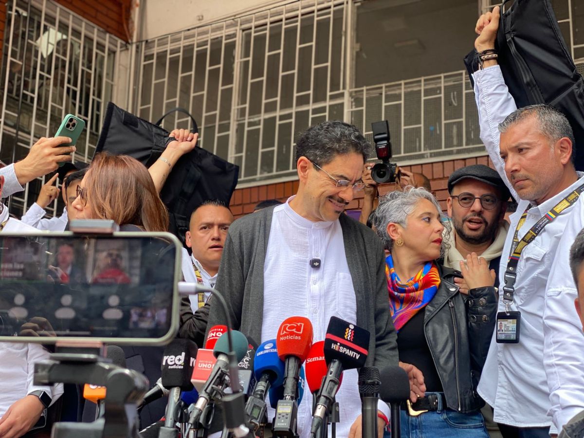 Iván Cepeda asegura confianza en la primera vuelta y hace llamado al respeto electoral