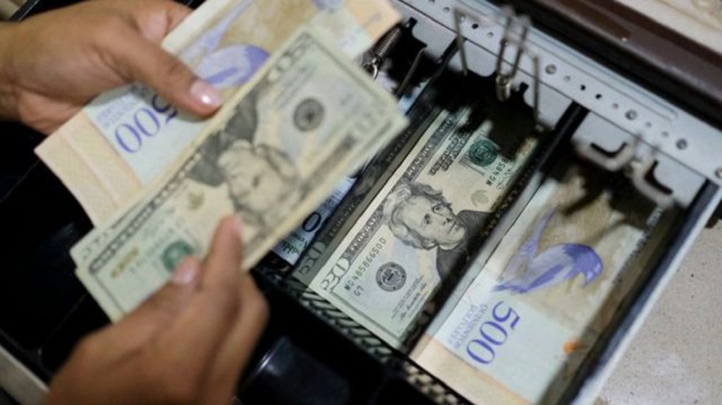 Dólar oficial sigue subiendo y erosiona el poder adquisitivo de los venezolanos