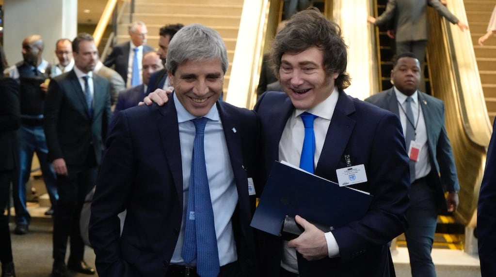 Milei y Caputo expondrán el rumbo económico del Gobierno en un congreso del sector financiero