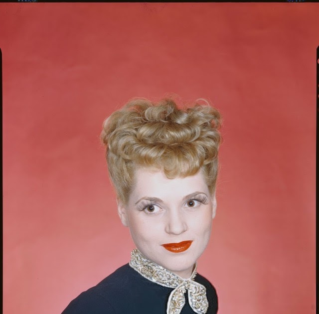 A Look at Judy Holliday’s Rise to Stardom Through 1940s Portrait Photography