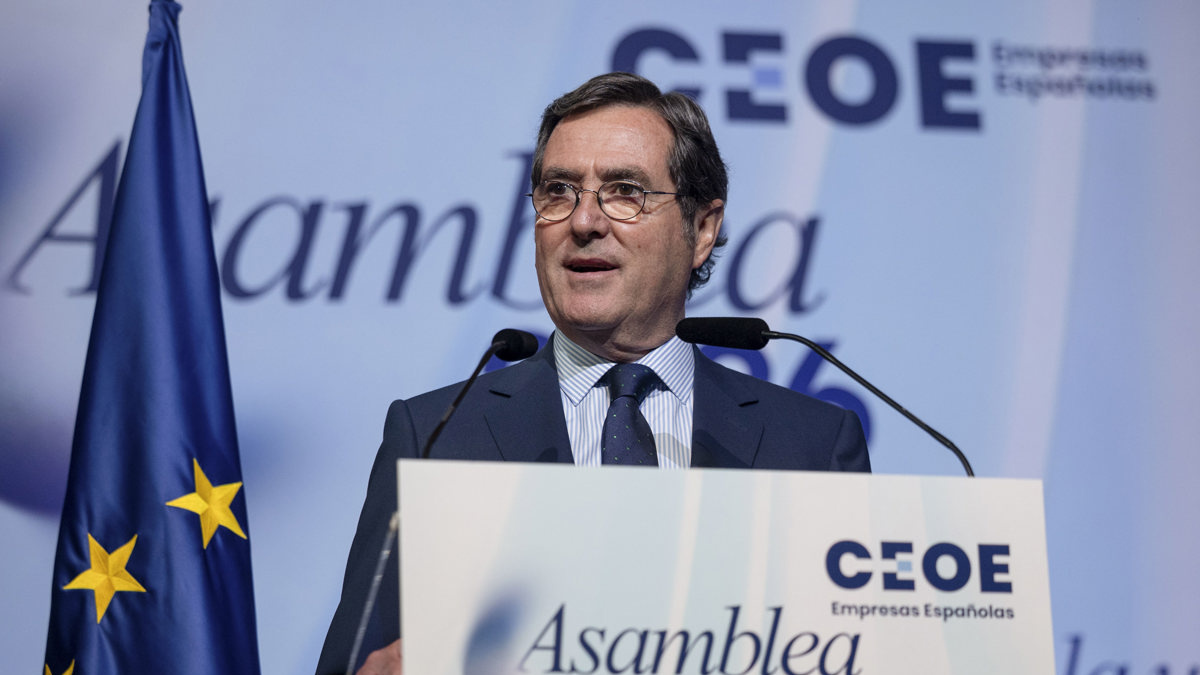Sindicatos y patronal intensifican su enfrentamiento por el aumento de las bajas laborales y el coste del absentismo